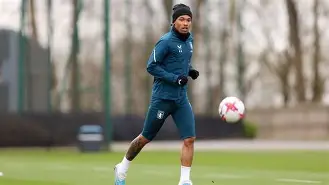 jinnianhui-阿斯顿维拉迎意甲关键赛；赛后完成体检；气氛紧张；轮换策略成焦点