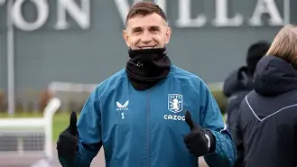 阿斯顿维拉迎意甲关键赛；赛后完成体检；气氛紧张；轮换策略成焦点